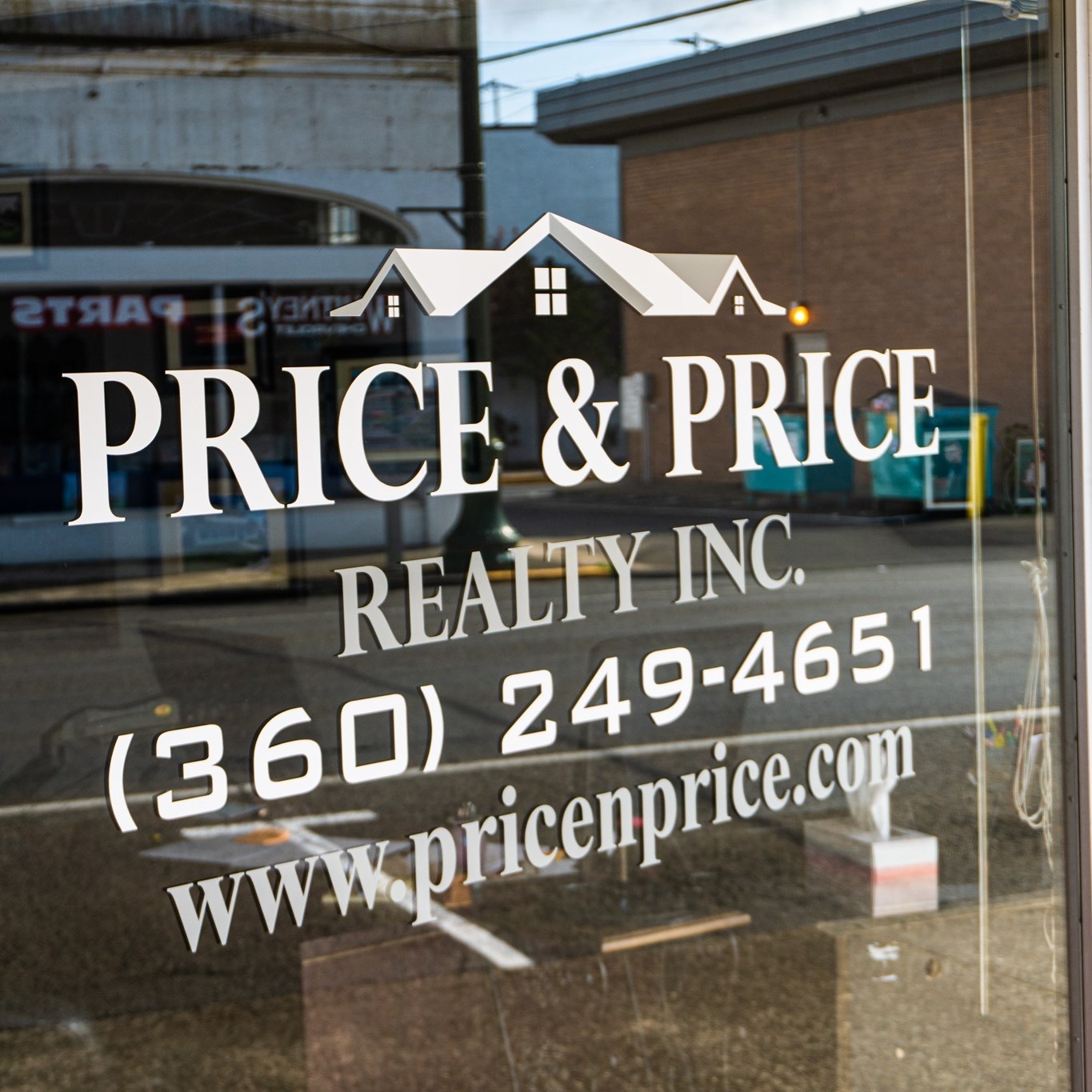 Price & Price Real Estate Inc. PS logo